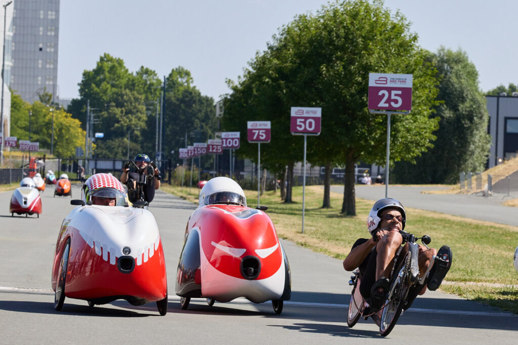 Velomobili e tricicli reclinati in gara al Campionato Mondiale HPV 2026 a Sittard. Foto: Arnold Ligtvoet